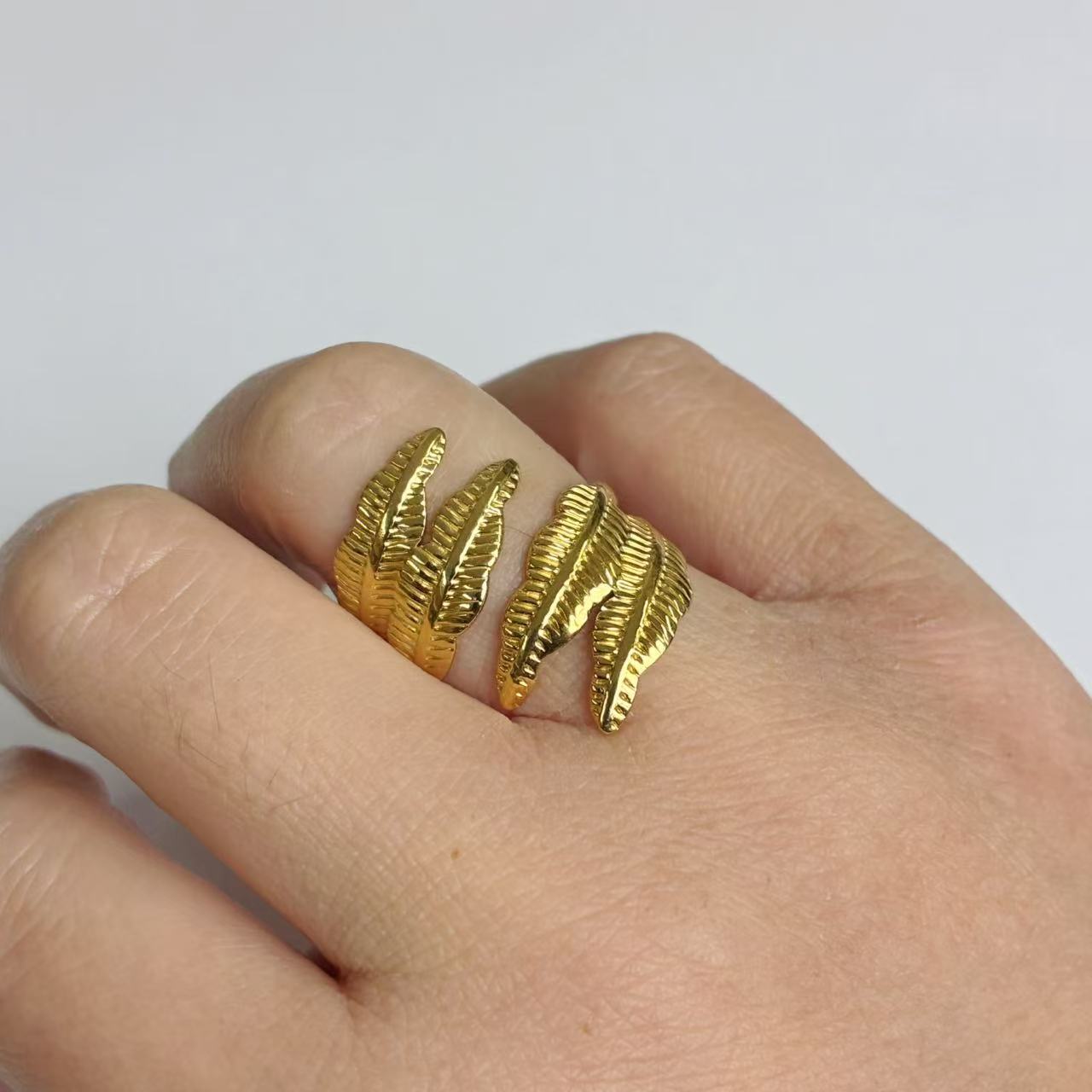 Anello Foglia Minimal – Eleganza Naturale in Acciaio Inossidabile