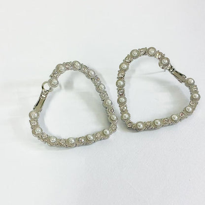 Orecchini Cerchi Romantici con Perle – Eleganza Scultorea e Delicata