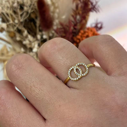 Anello Gold con Cerchi Intrecciati e Zirconi