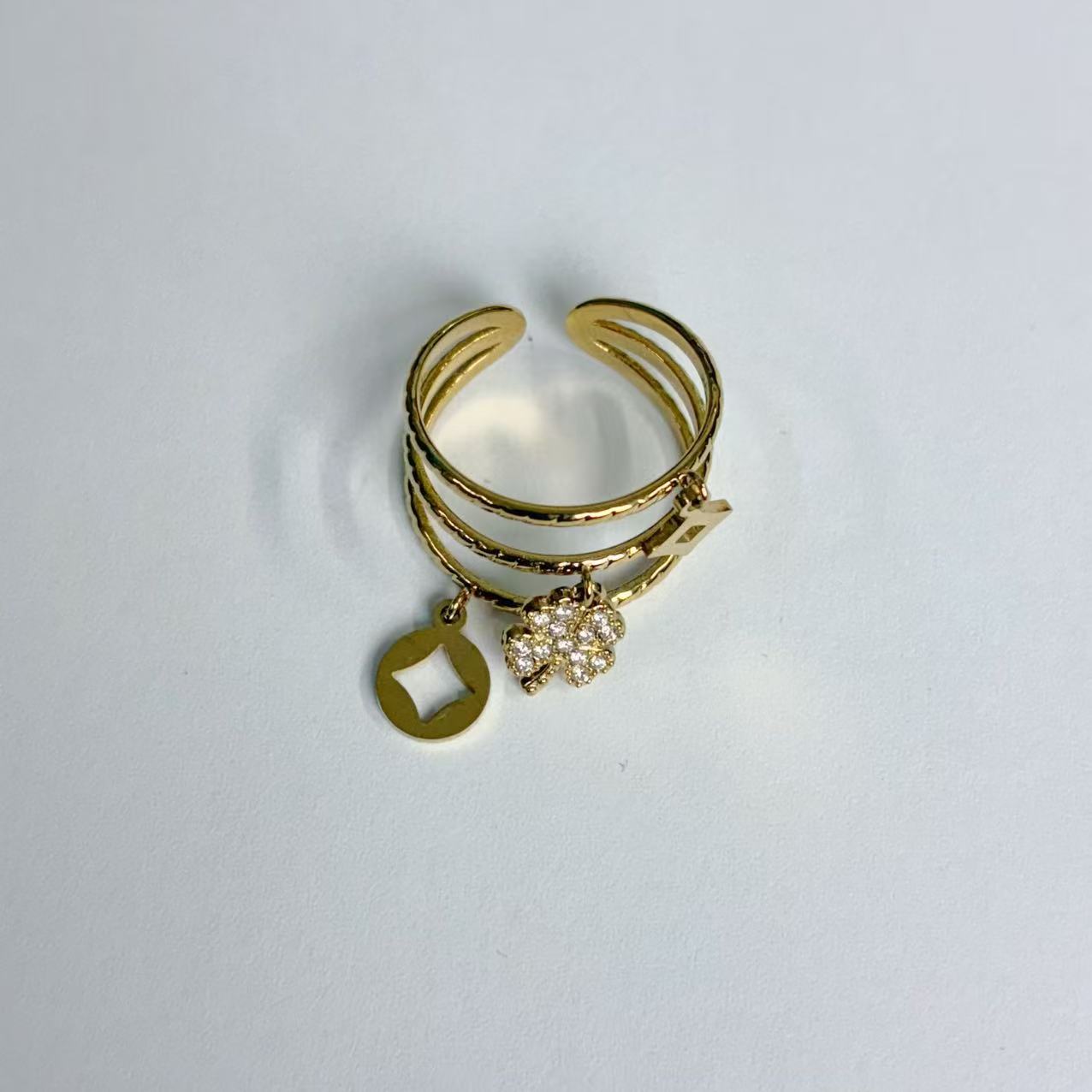 Anello Portafortuna Minimal – Charme Moderno in Acciaio Inossidabile