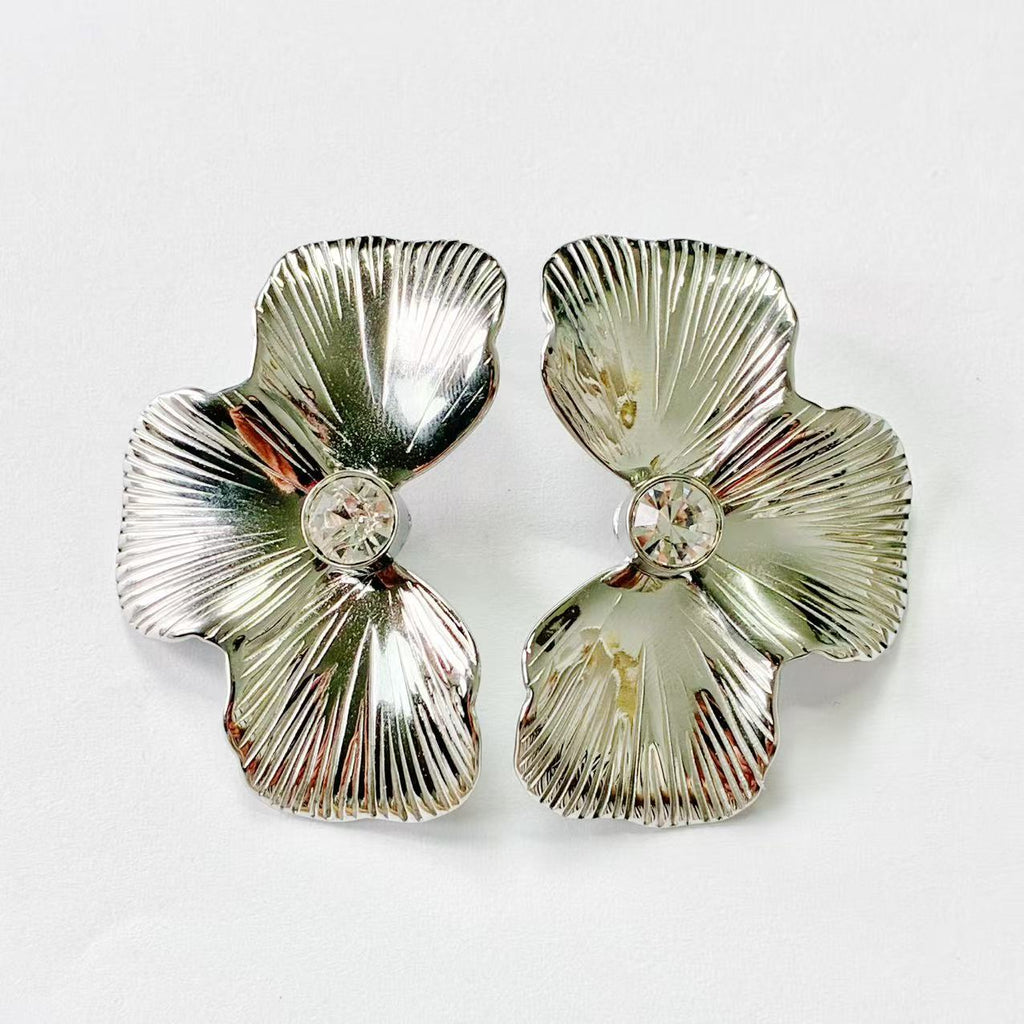 Orecchini con petali plissettati | in acciaio inox