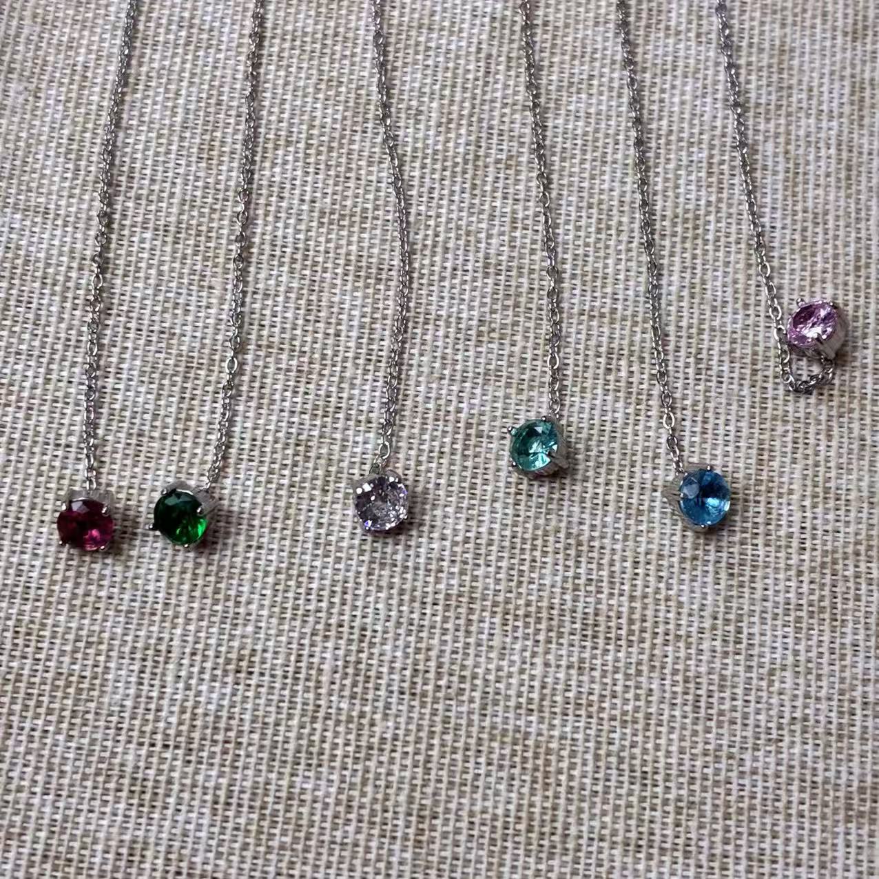 Set 6 orecchini "Arcobaleno di Cuori" – Girocollo con Cristalli Sfaccettati