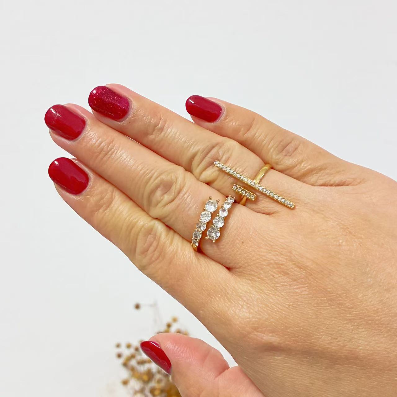 Anello Lineare Geometrico – Design Moderno e Minimal