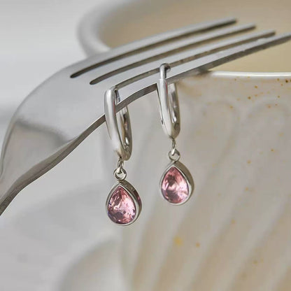 Orecchini Minimal con Dettagli Rosa — Delicatezza Moderna e Charme Romantico