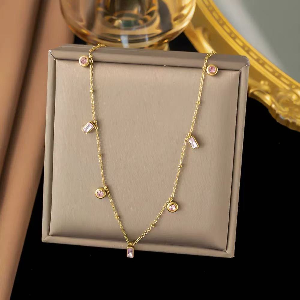 [Offerte] Collana "Bagliori di Rugiada" – Girocollo con Cristalli Rosa e Micro-Sfere