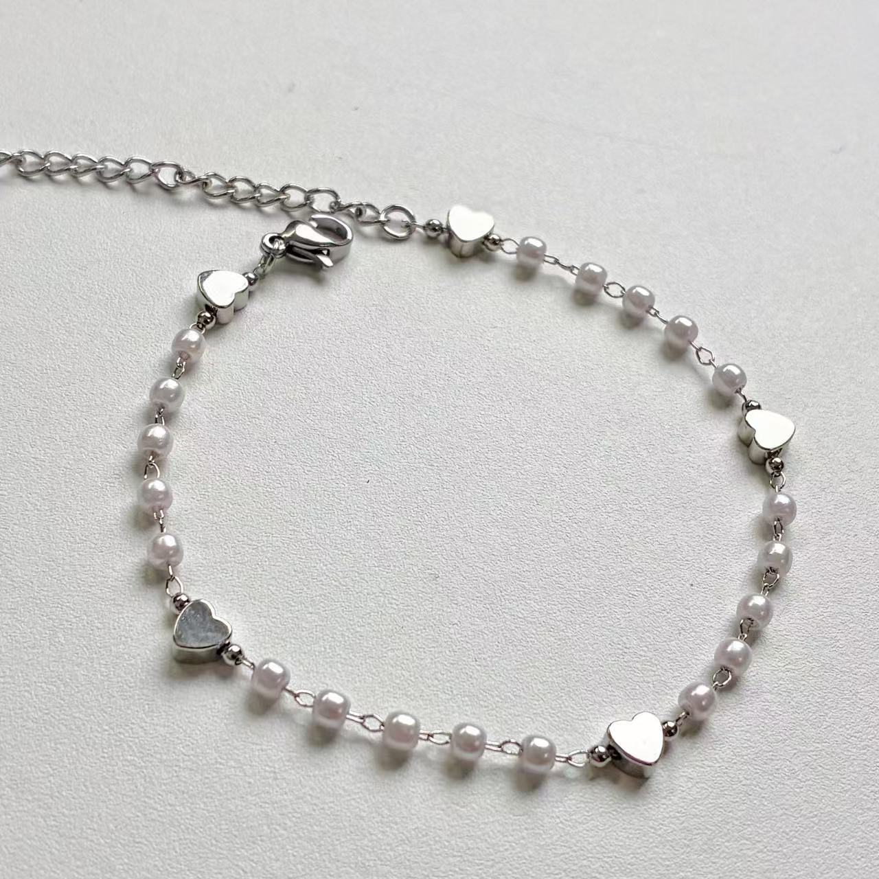 Bracciale “Perle d’Amore” – Eleganza Delicata con Dettagli Romantici