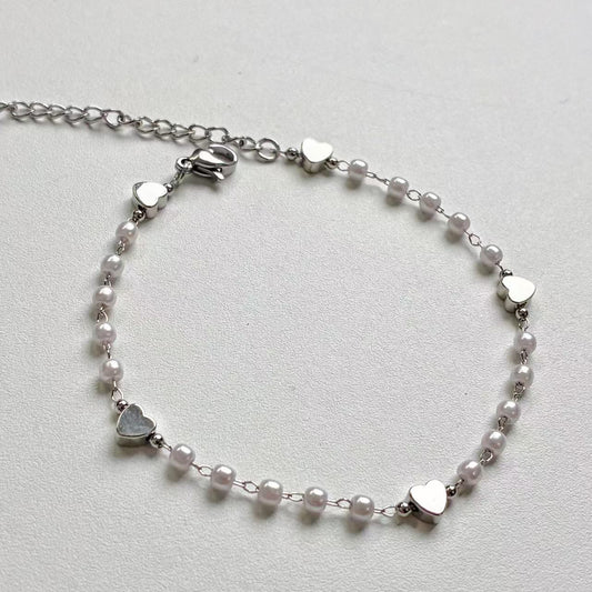 Bracciale “Perle d’Amore” – Eleganza Delicata con Dettagli Romantici