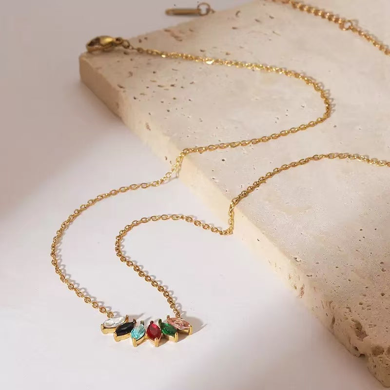 Collana con Gemme Multicolori – Eleganza Brillante e Moderna