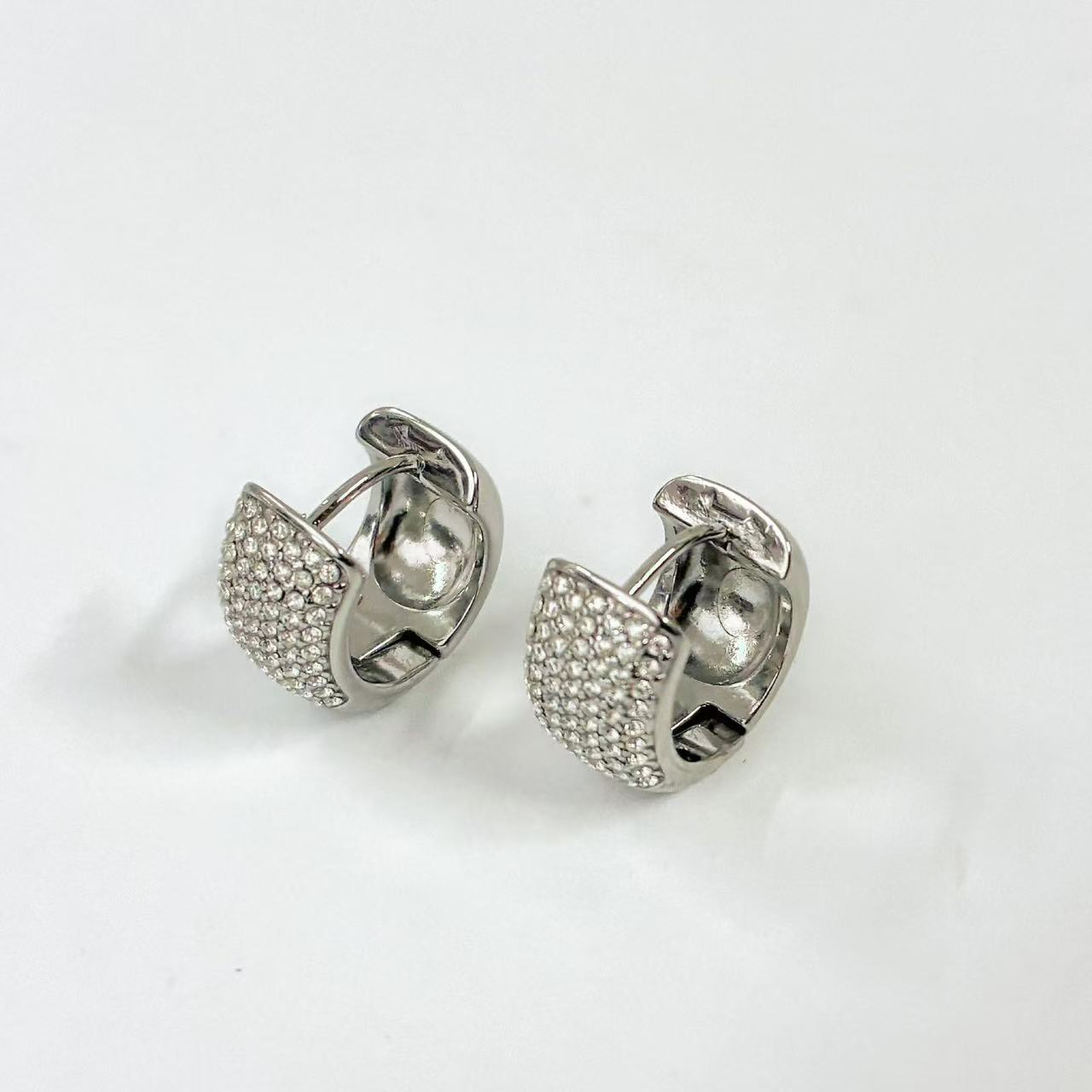 Orecchini “Luce Preziosa” – Cerchi Dorati con Pavé Brillante