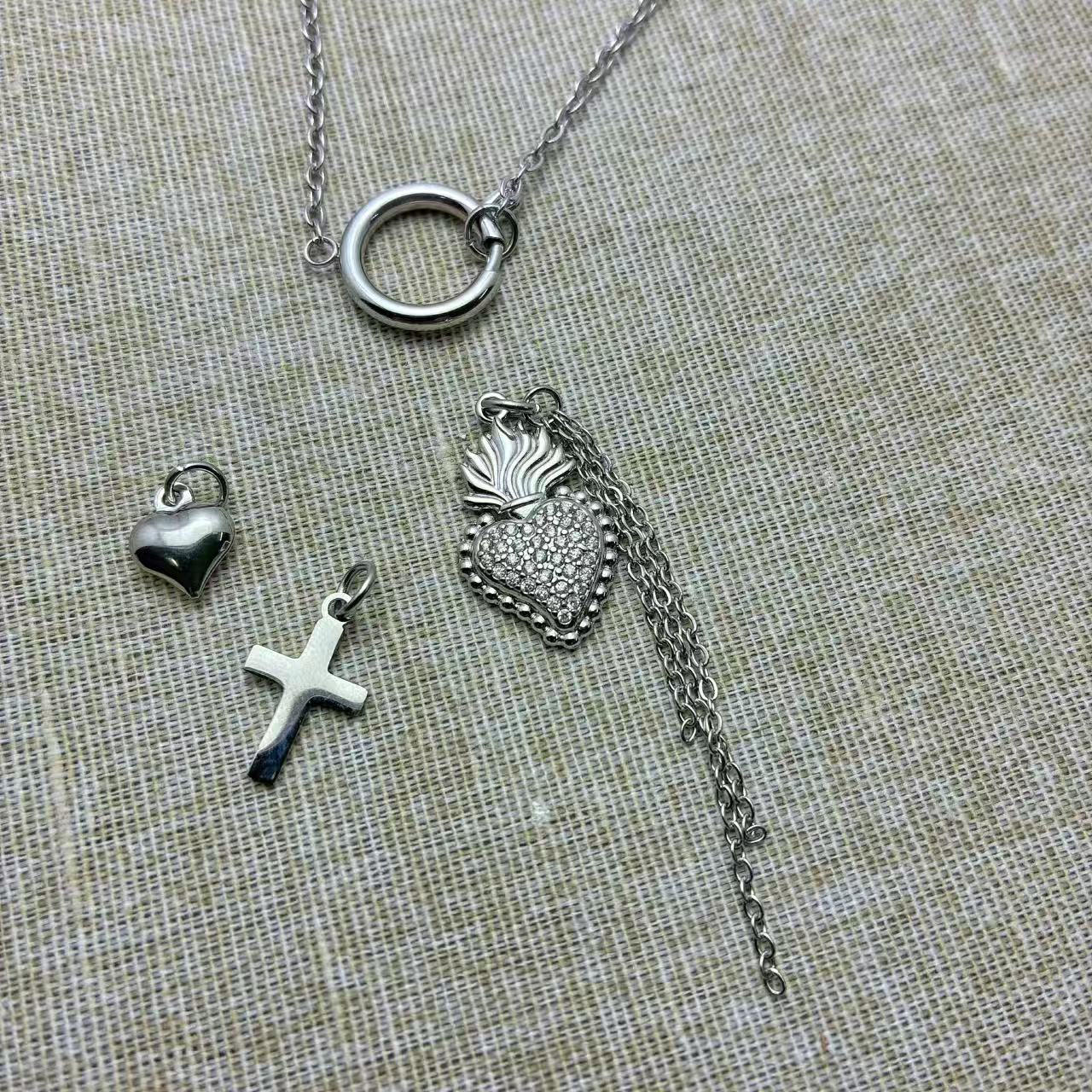 (C345)Collana con ciondoli