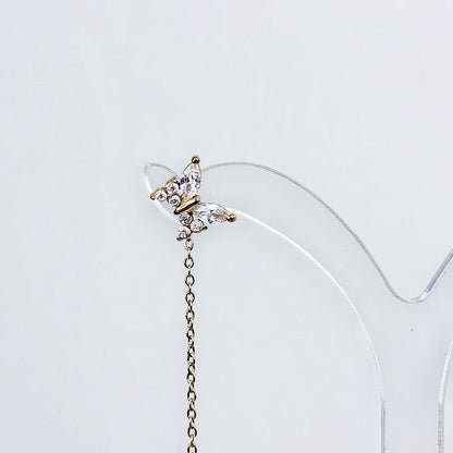 Orecchino “Ali Leggere” – Pendente Delicato dall’Eleganza Aerea