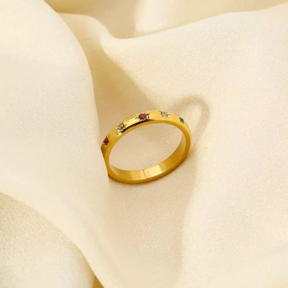 Anello con Piccoli Astri – Eleganza Semplice e Luminosa