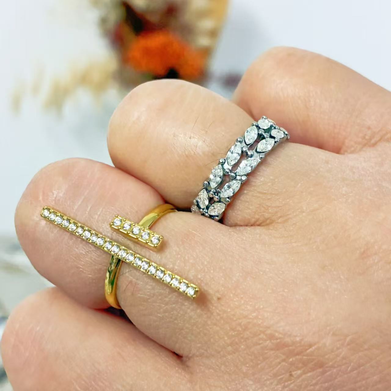 Anello Fascia Petali – Brillantezza Intrecciata