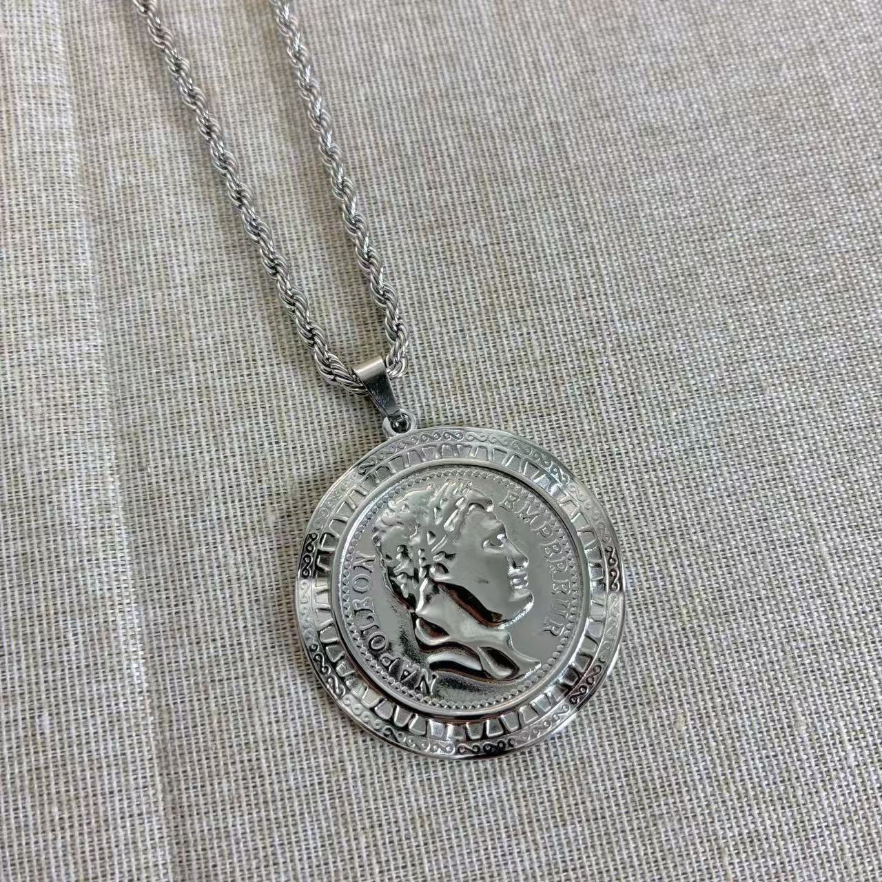 Collana “Moneta Imperiale” – La forza del tempo