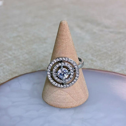 Anello “Cerchio di Luce” – Brillare al centro dell’universo