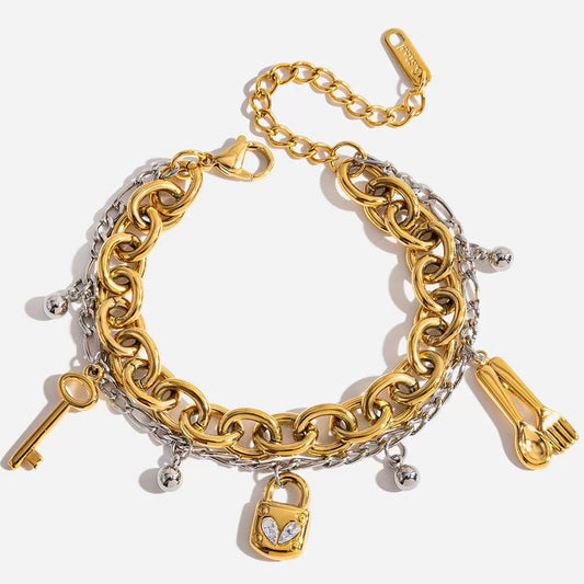 Bracciale a Catena con Charm — Stile Deciso e Dettagli Ricchi di Personalità