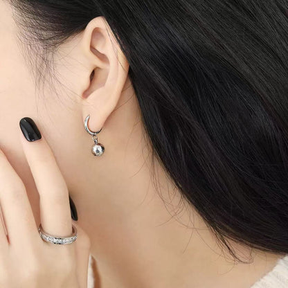 Orecchini “Luna Dorata” – Cerchi con Sfera Martellata