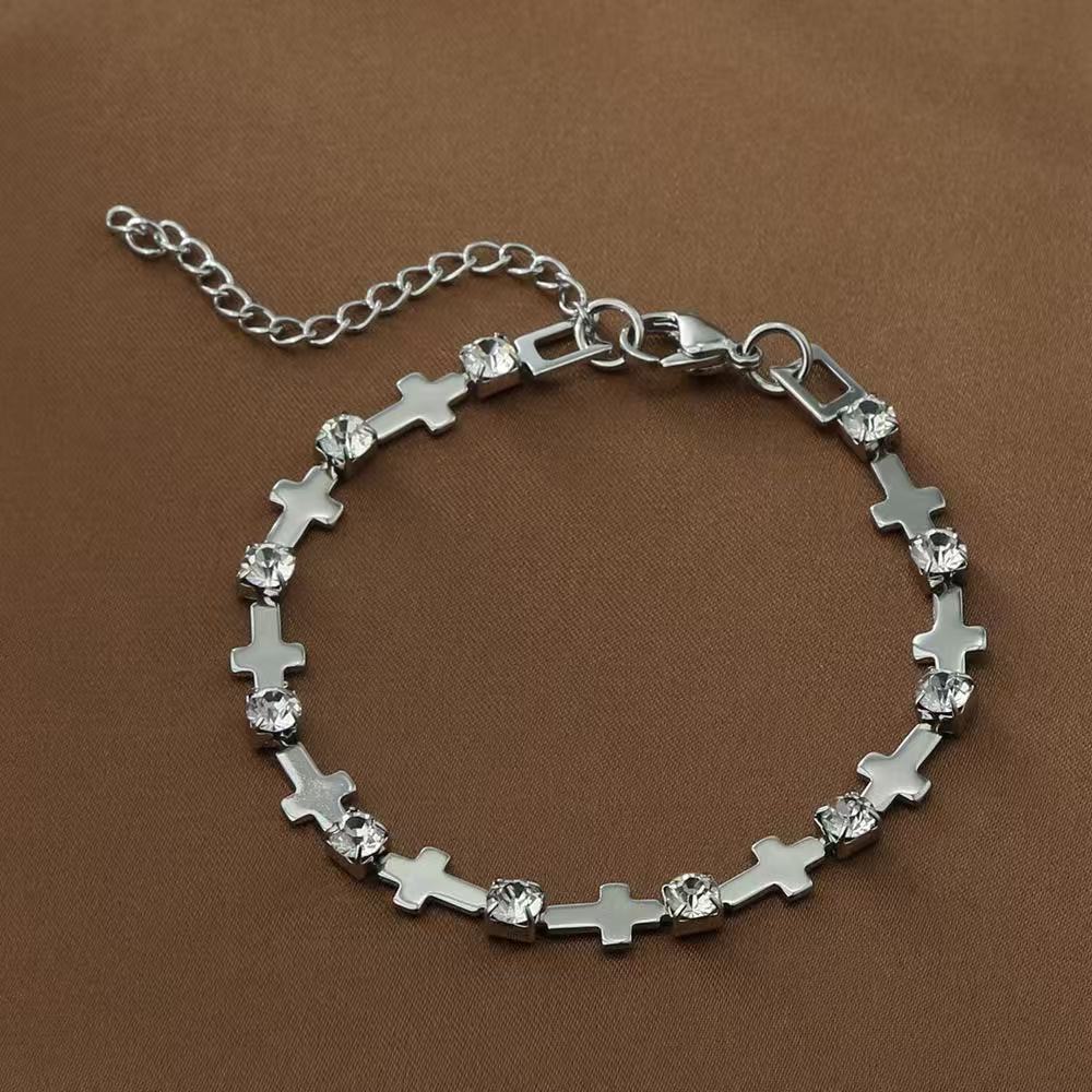 (B187)  Bracciale con croci e punto luce