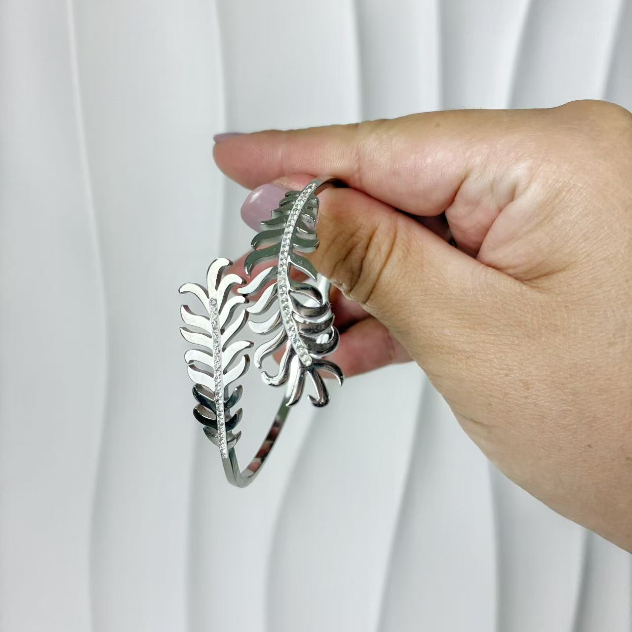 (B146)Bracciale rigido donna con molla foglie in acciaio inox