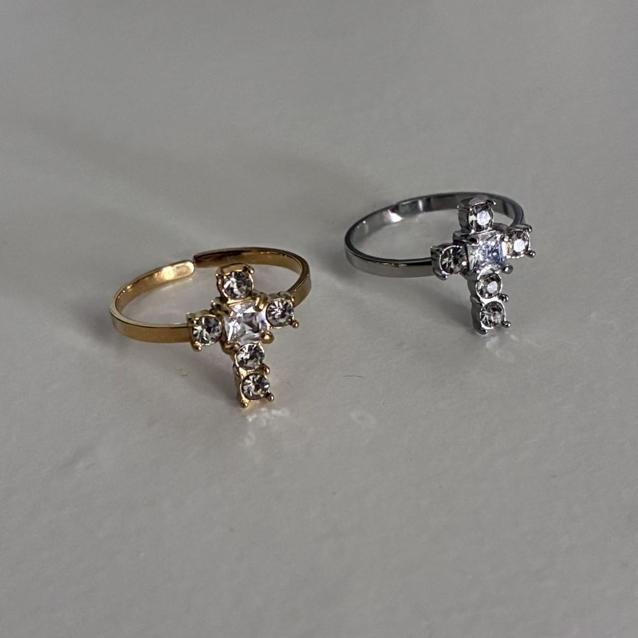 Anello “Croce di Luce”