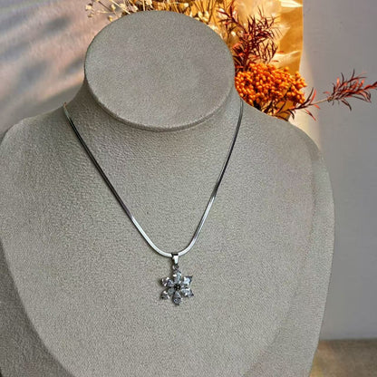 Collana “Fiore Elegante” – La grazia in un dettaglio