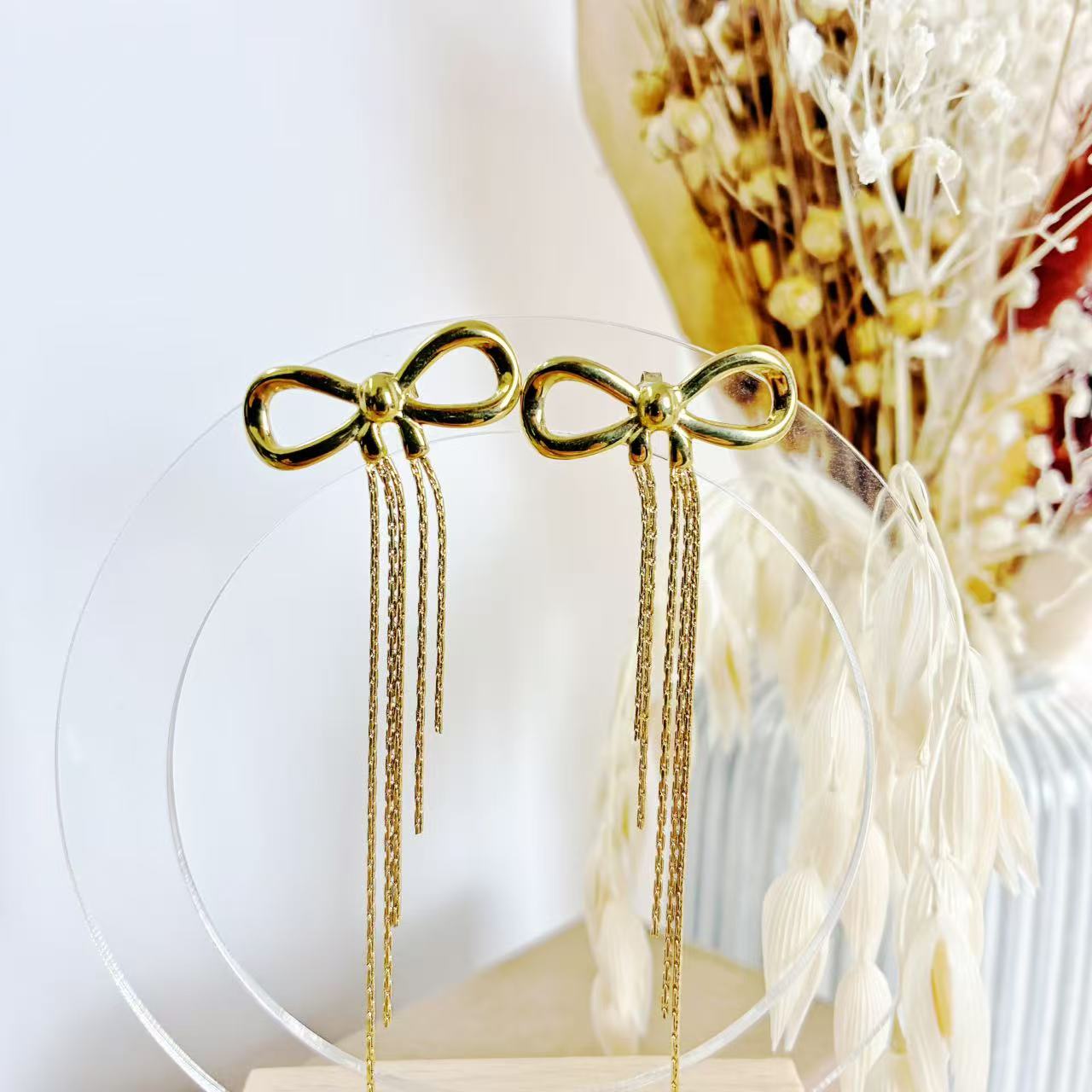 Orecchini “Nastro di Luce” – Grazia e Movimento