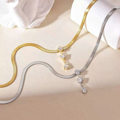 Collana "Serpente di Luce" – Girocollo con Pendente Trilogy