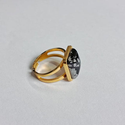 Anello con Pietra Nera Quadrata Effetto Marmo – Acciaio Inossidabile Oro