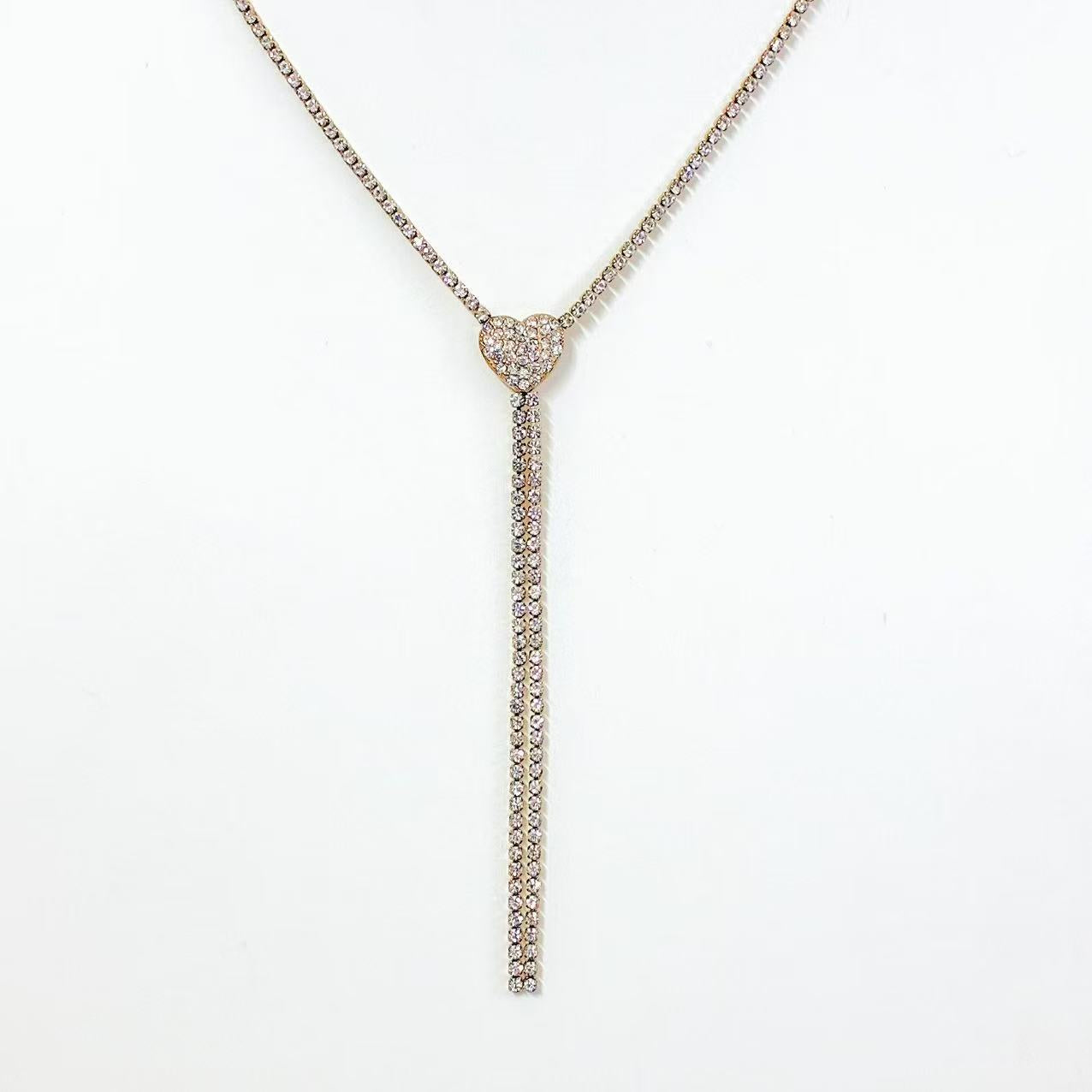 Collana “Cuore di Luce” – Brillantezza Romantica a Effetto Y