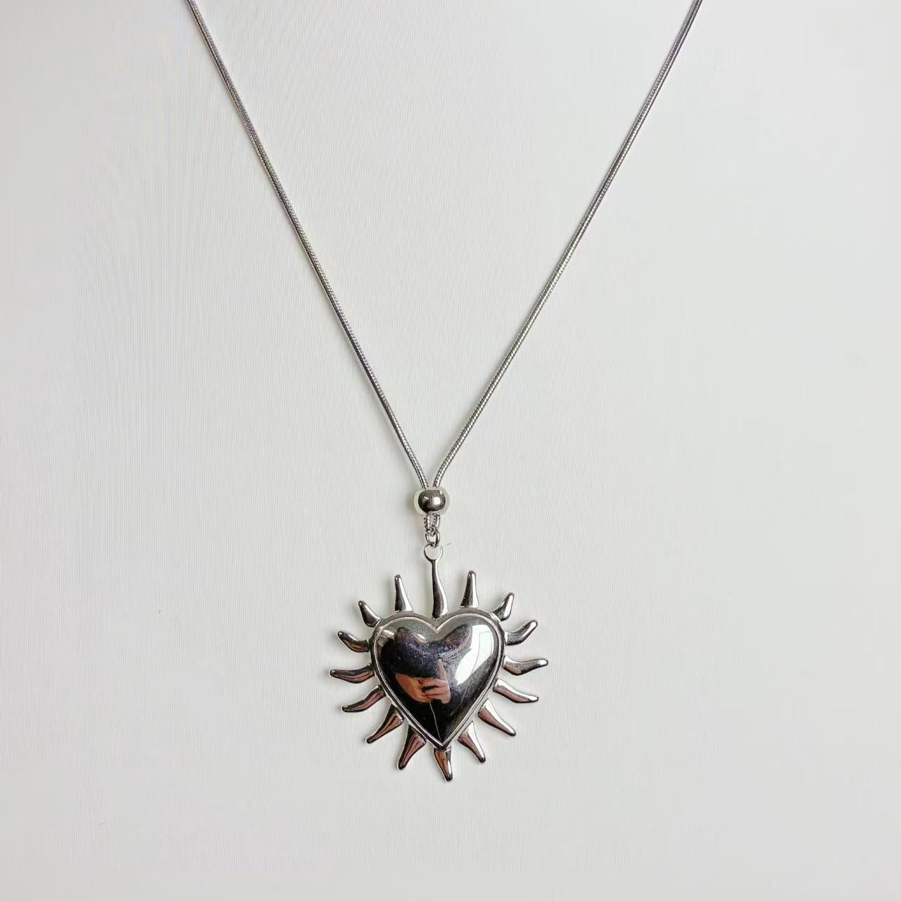 Collana “Cuore di Sole” – Energia Dorata &amp; Eleganza Radiosa