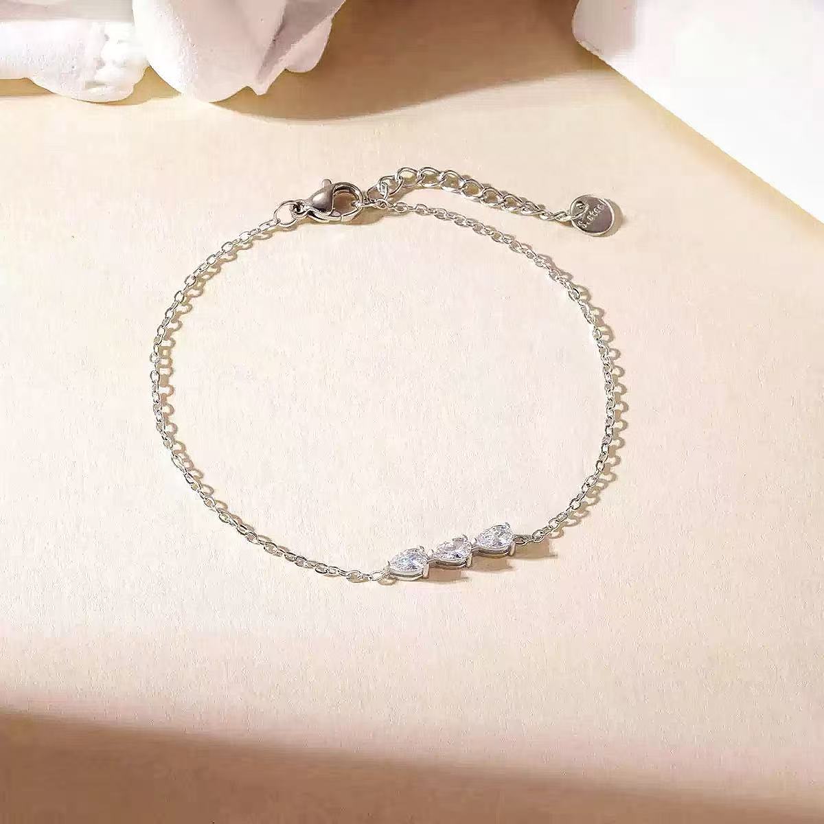 Bracciale con Tre Cristalli a Goccia