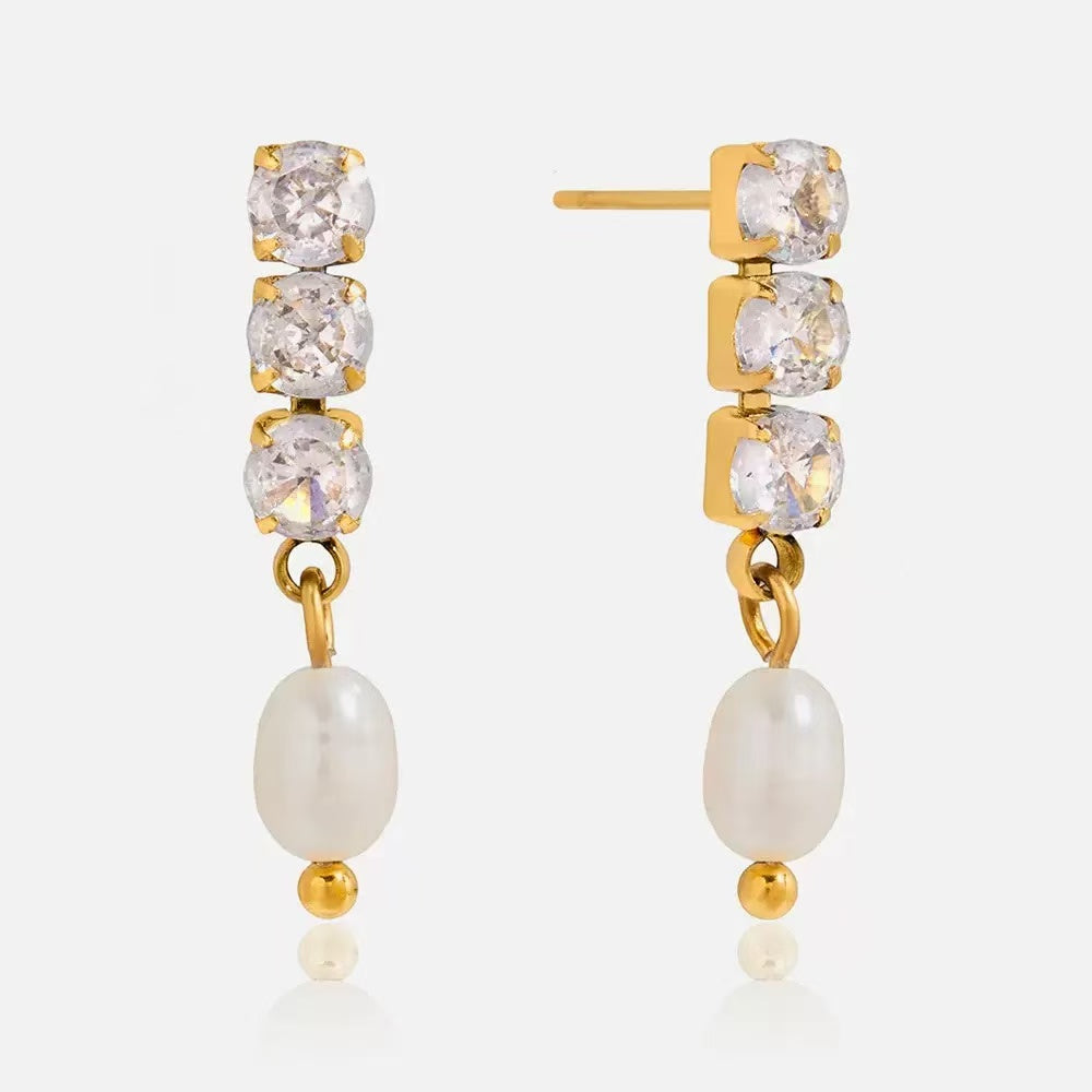 Orecchini Pendenti con Zirconi e Perla – Eleganza Luminosa per Ogni Occasione