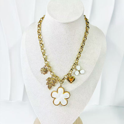 (C269)Collana con 5 petali in acciaio inox