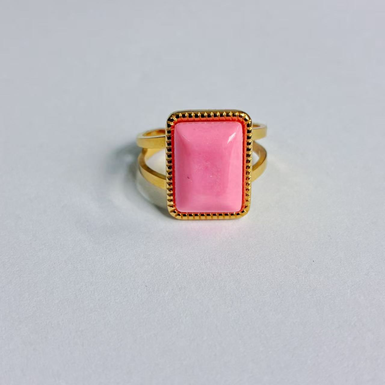 Anello con Pietra Rettangolare Rosa – Acciaio Inossidabile Oro