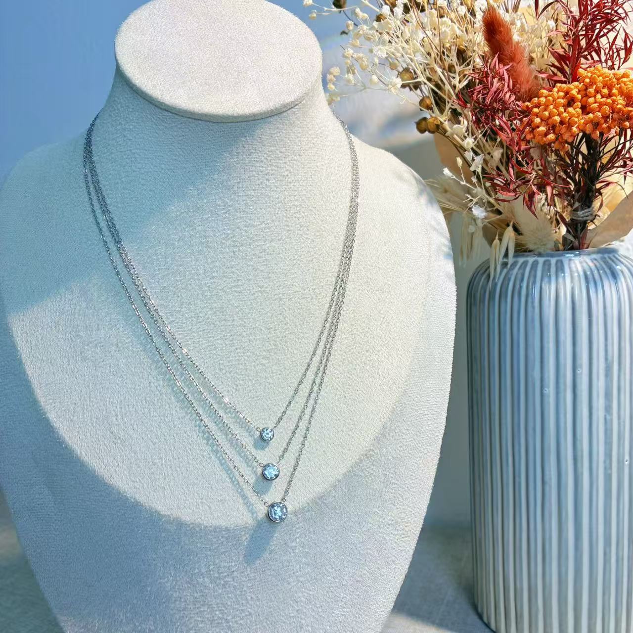 Collana “Trilogia” – Tre punti di eleganza