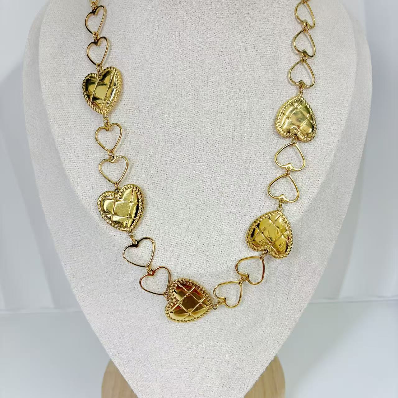 (C202)Collana cuori girocollo in acciaio inox