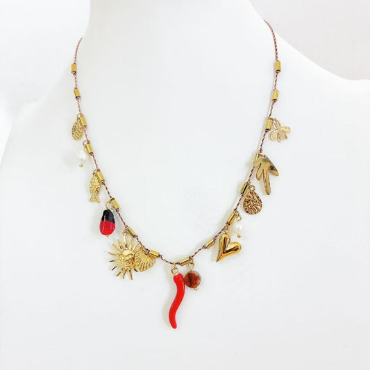 Collana Portafortuna con Ciondoli – Stile Boho & Significato Simbolico