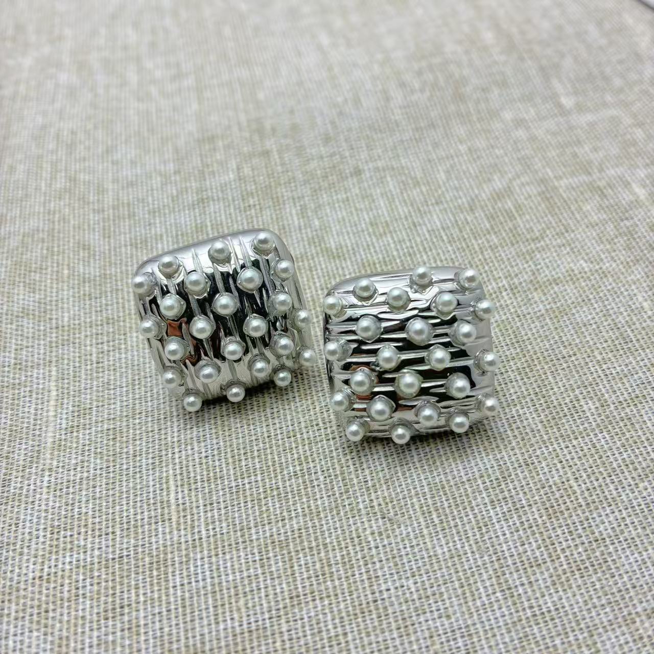 (O163)Orecchini quadrati con perline