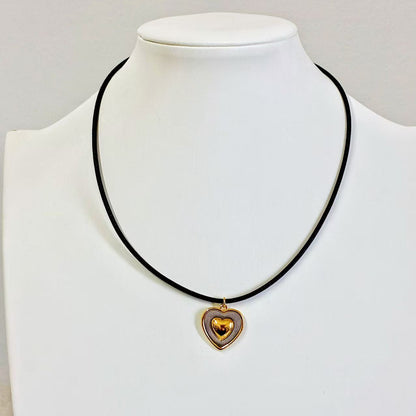 Collana Magnetica con Cuore Bicolore – Connessione, Stile e Armonia