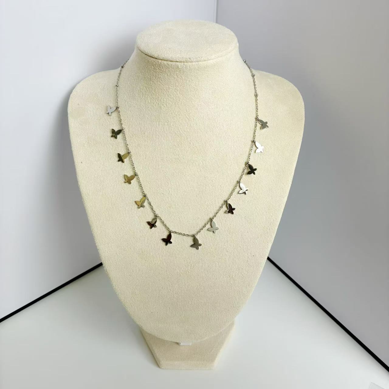 (C372)Collana Romantica con Piccole Farfalle