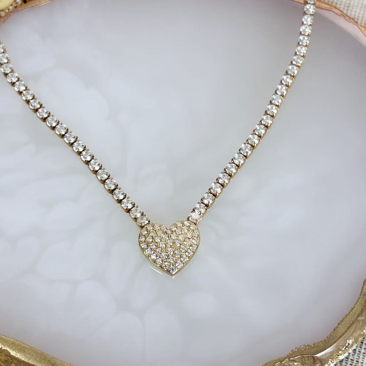 Collana “Cuore di Luce” – Eleganza senza tempo