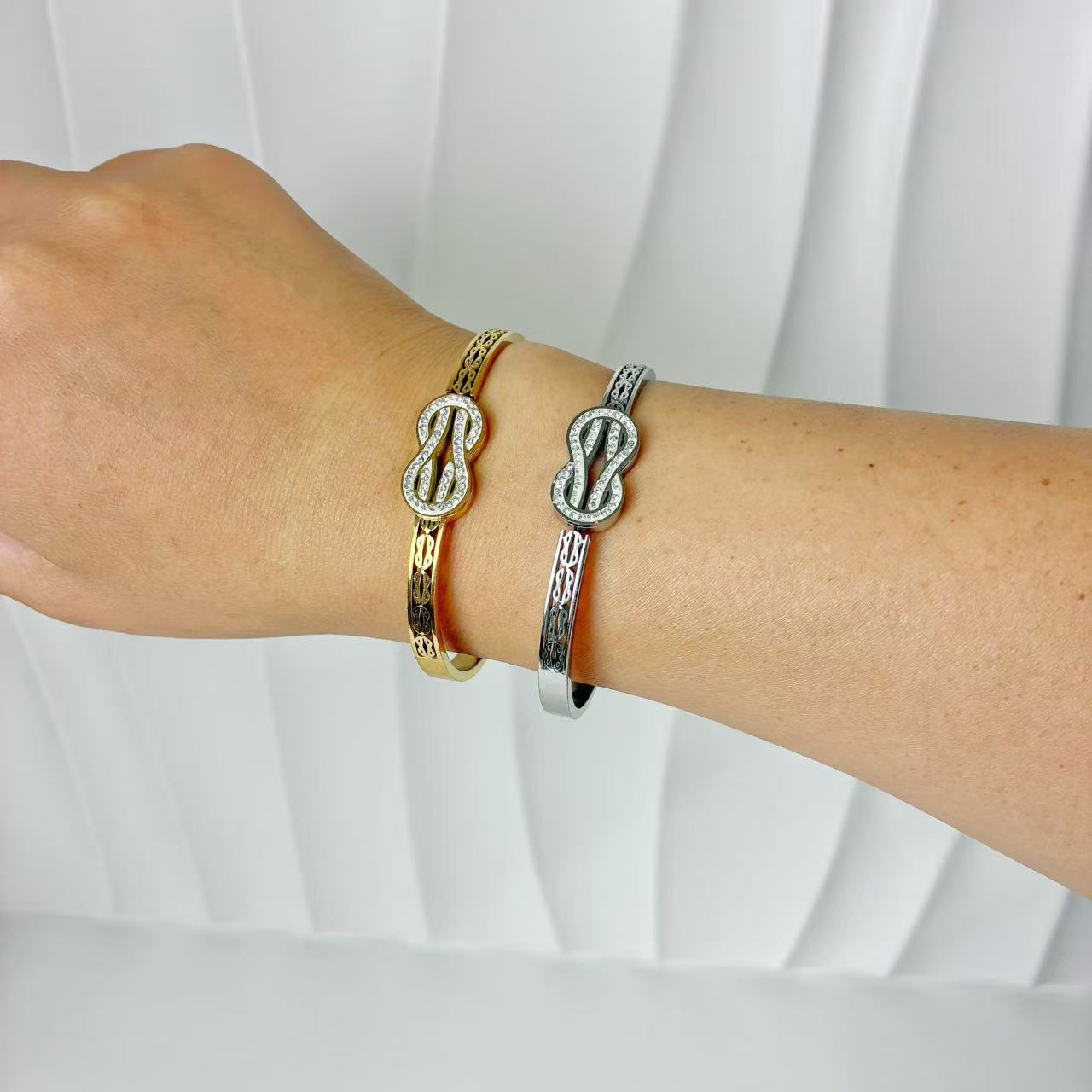 (B136)Bracciale rigido donna infinito con molla in acciaio inox