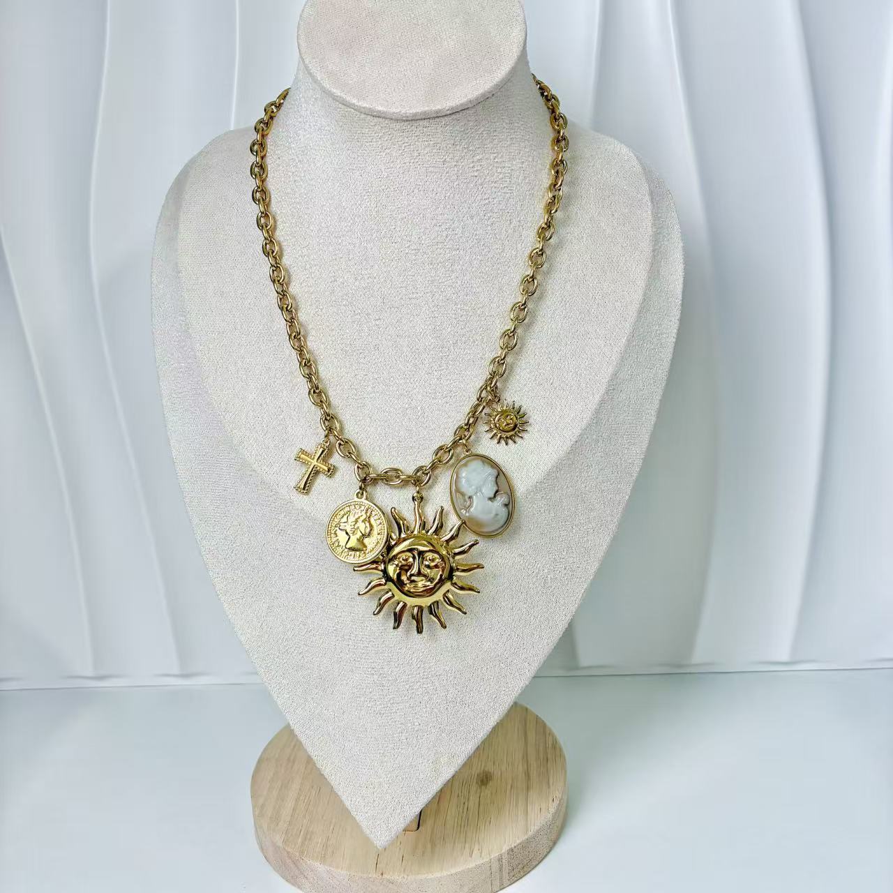 (C243)Collana con ciondoli e cameo in acciaio inox