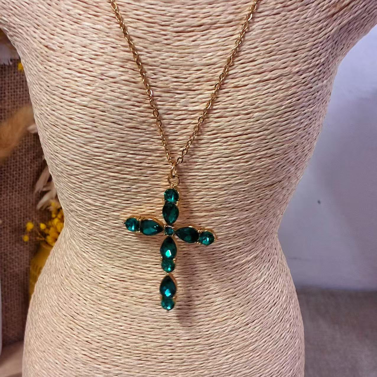 Collana con Croce con Zirconi