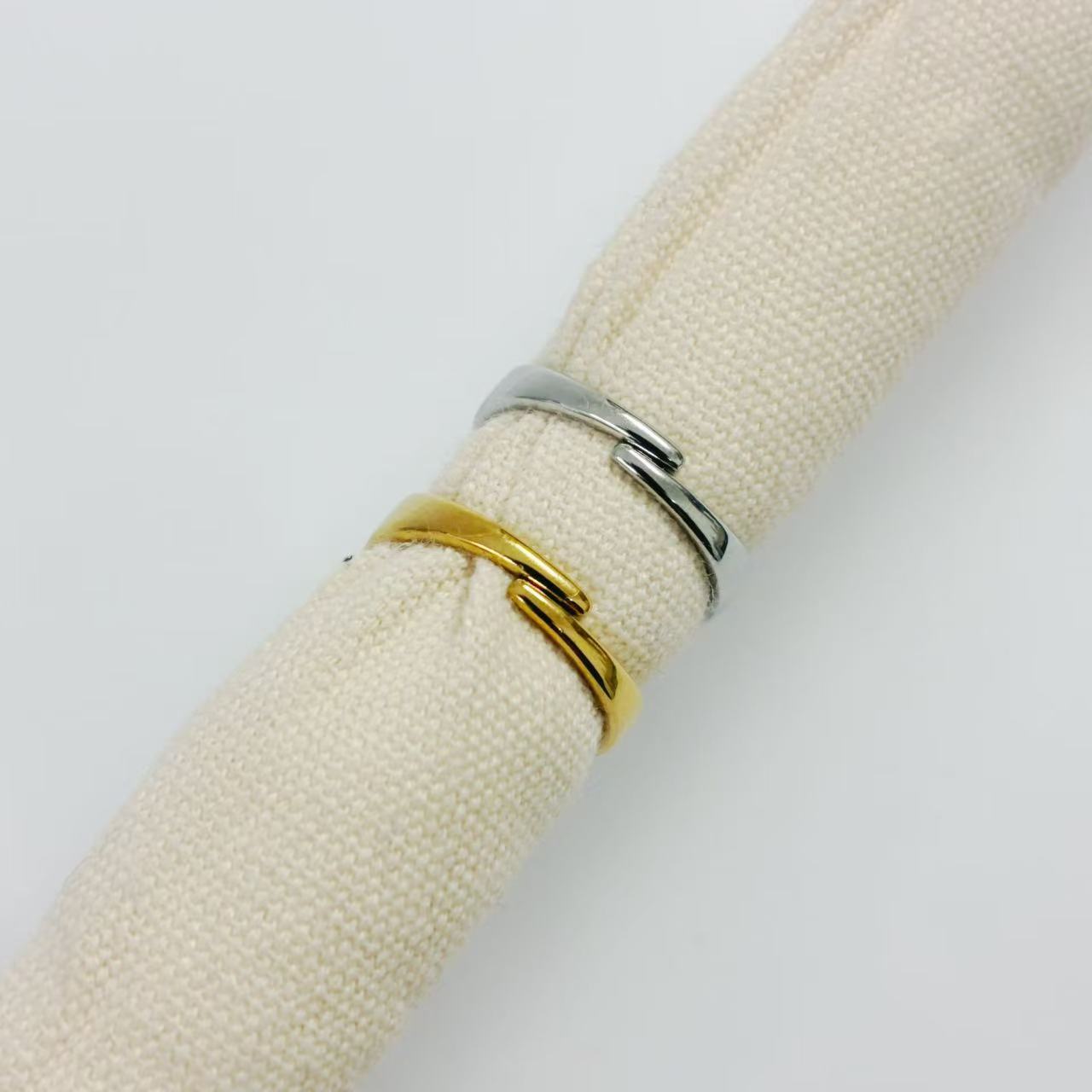 Anello “Linea di Brillanti” – Eleganza Moderna e Luminosità Raffinata