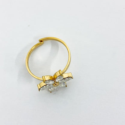 Anello con Fiore di Cristalli – Eleganza Delicata &amp; Brillio Senza Tempo