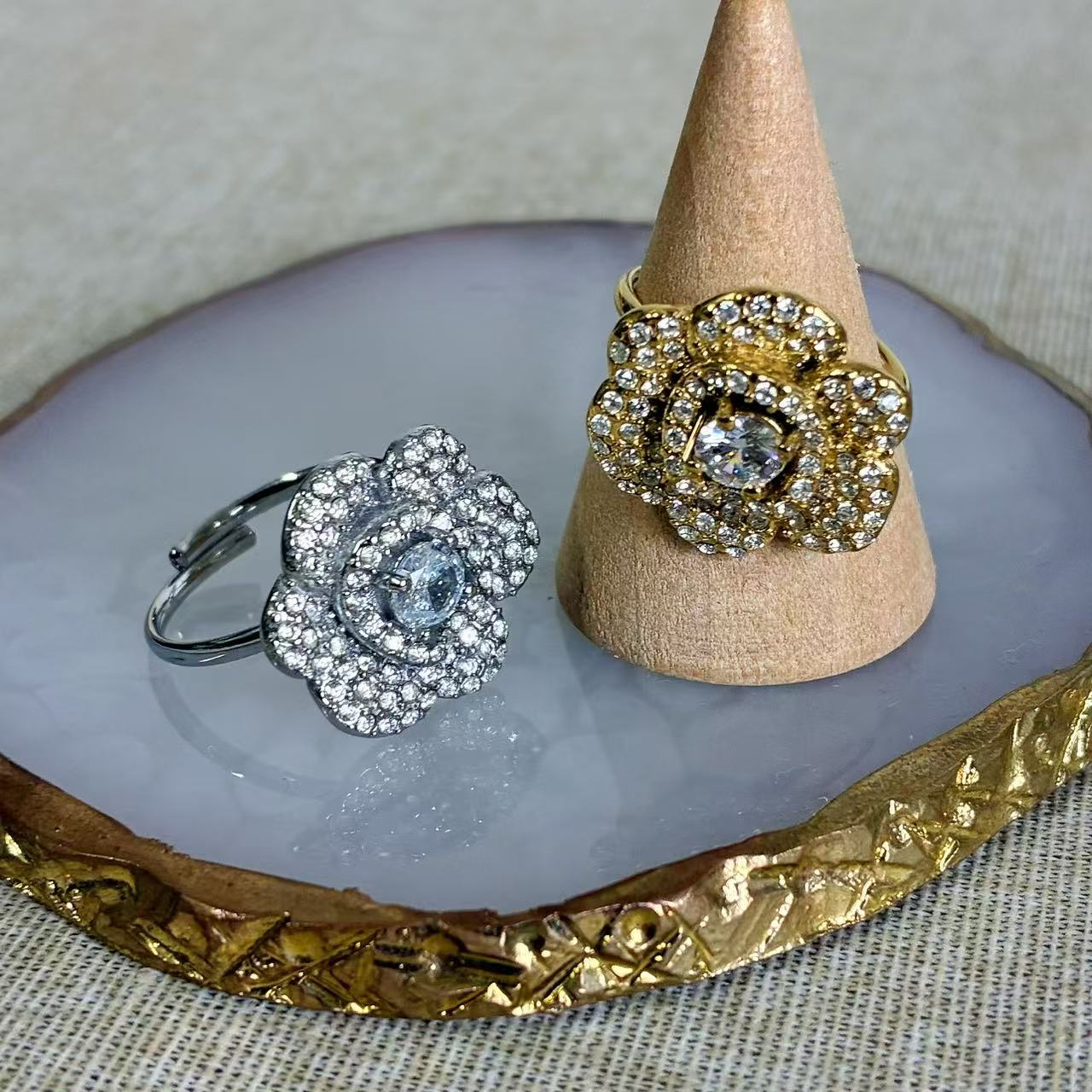 Anello “Fiore di Cristallo” – Raffinatezza che Sboccia