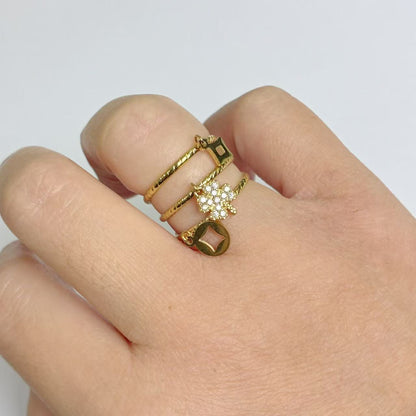 Anello Portafortuna Minimal – Charme Moderno in Acciaio Inossidabile