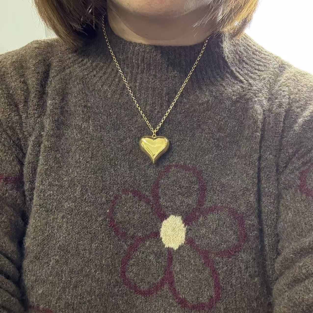 Collana con Ciondolo a Cuore Oversize – Stile Minimal Chic