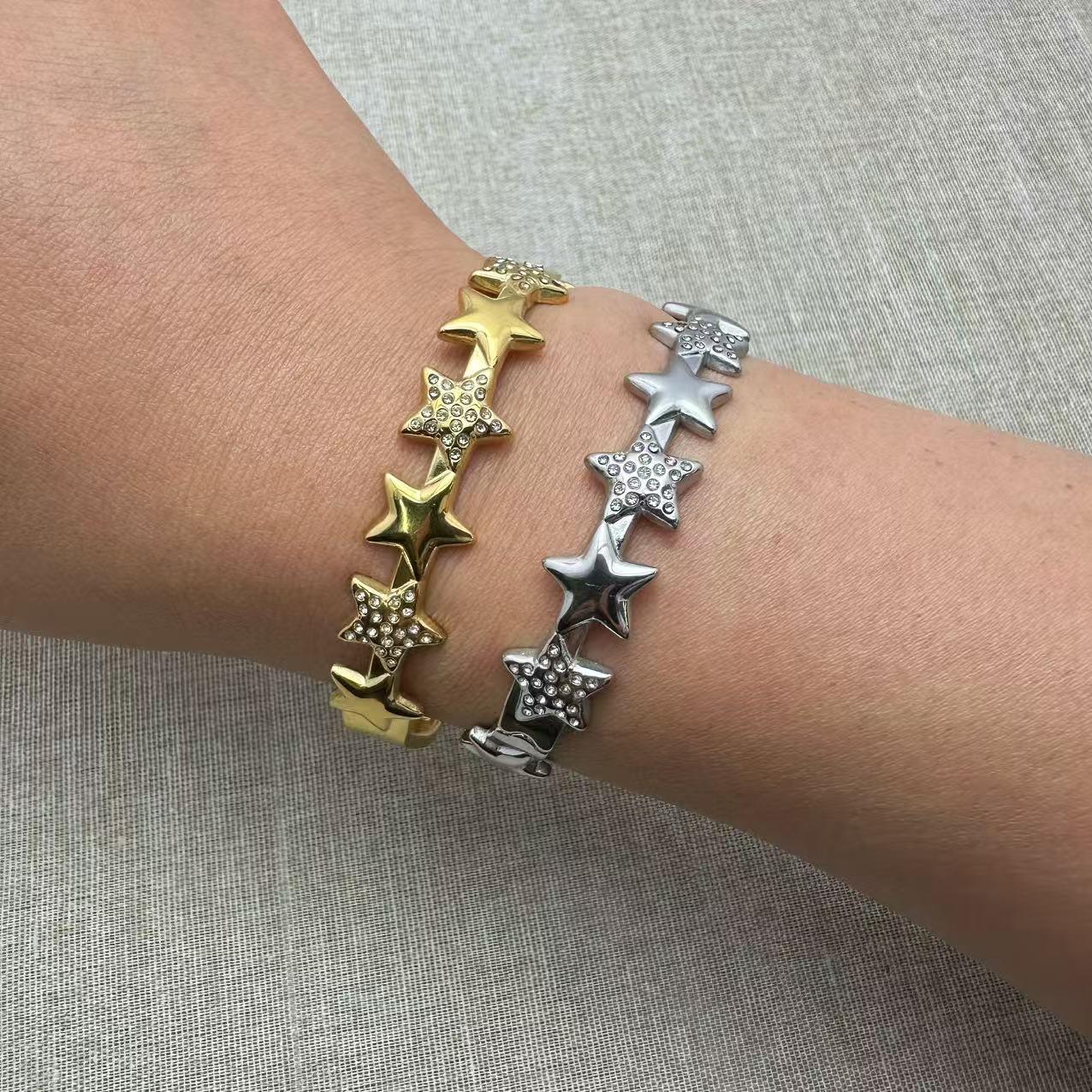 (B177)Bracciale rigido con la molla stelle chevalier